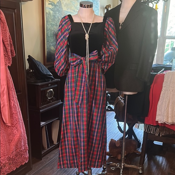 Source Unknown Dresses & Skirts - Vintage Sz S/M Velvet Bodice & Plaid 70’s/80’s Maxi Dress GVC